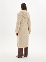 Bata texturizada con capucha Penelope de Hush - Imagen 4 de 7