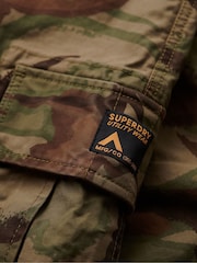 Камуфляжный/зеленый - Superdry брюки-карго мешкового кроя - Изображение 6 из 7