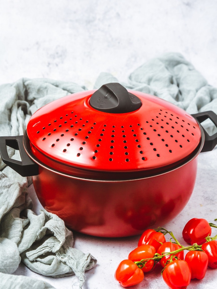 World of Flavours Red 4 Litre Pasta Pot - Image 1 of 3