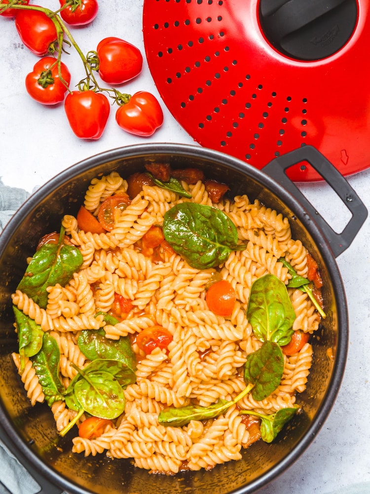 World of Flavours Red 4 Litre Pasta Pot - Image 2 of 3