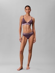 تصميم رفيع برّاق من Calvin Klein - قطن مودال أيقوني - صورة 2 من 6