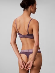 تصميم رفيع برّاق من Calvin Klein - قطن مودال أيقوني - صورة 3 من 6