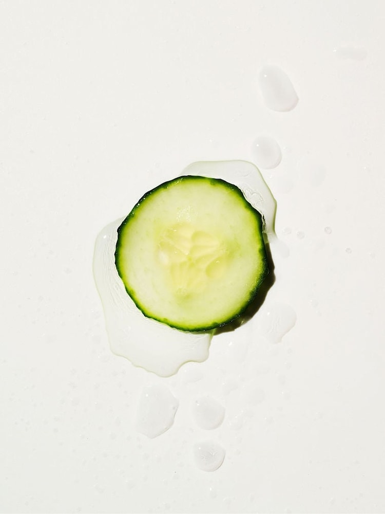 Victoria's Secret Cucumber Hair and Body Mist 236ml - Image 2 of 2