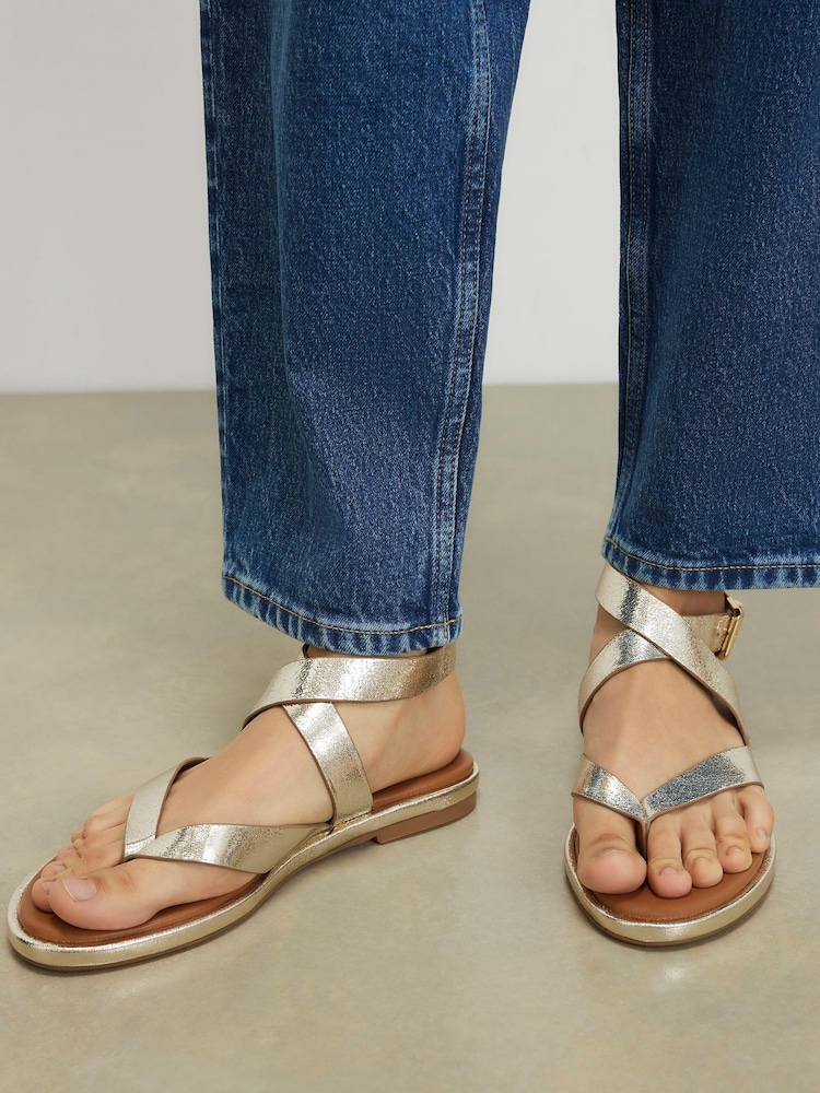 Σανδάλια River Island με σταυρωτό λουράκι στα δάχτυλα - Εικόνα 1 του 6 Σανδάλια River Island με σταυρωτό λουράκι στα δάχτυλα - Εικόνα 1 του 6