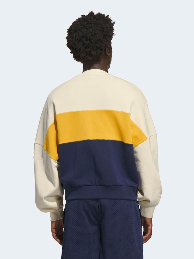 adidas Originals White Crew Neck Sweatshirt - Image 2 of 6 adidas Originals White Crew Neck Sweatshirt - Image 2 of 6