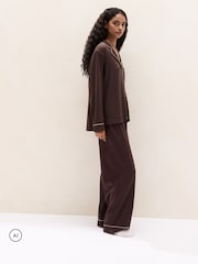طقم بيجامة جيرسيه كلاسيكية من القطن والمودال من The White Company - صورة 3 من 5