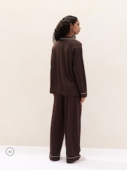 طقم بيجامة جيرسيه كلاسيكية من القطن والمودال من The White Company - صورة 4 من 5