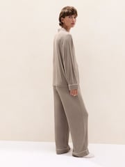 The White Company Brown Cooling Jersey Relaxed Piped Pyjamas Set - Image 4 of 4