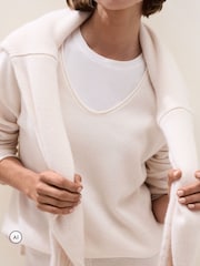 The White Company Kaschmirpullover mit abgerundetem V-Ausschnitt - Bild 2 von 5