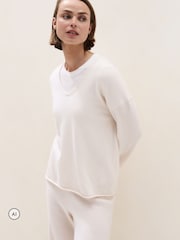 The White Company Kaschmirpullover mit abgerundetem V-Ausschnitt - Bild 3 von 5
