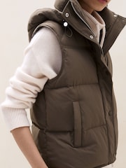 The White Company Brown Short Light Weight Gilet - Image 2 of 4
