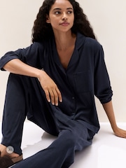 طقم بيجامة جيرسيه كلاسيكية مضلعة مبردة من The White Company - صورة 3 من 5