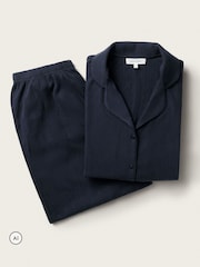 طقم بيجامة جيرسيه كلاسيكية مضلعة مبردة من The White Company - صورة 5 من 5
