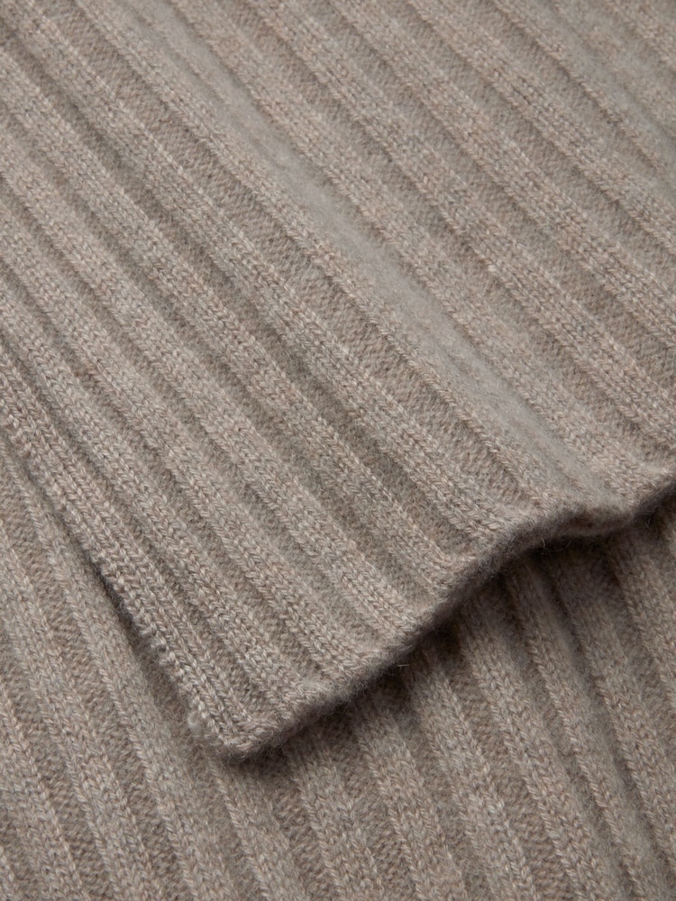 The White Company Grey Cashmere Ribbed Scarf - Image 3 of 3 The White Company Grey Cashmere Ribbed Scarf - Image 3 of 3