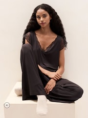 The White Company Cooling Jersey Lace Sleeve Pyjamas Set - صورة 1 من 5