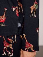 Chelsea Peers Christmas Giraffe Print Long Pyjamas Set - صورة 7 من 8