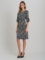 Gina Bacconi Black Floral Shift Dress With Bow Detail - Image 3 of 7