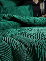 Paoletti Emerald Green Palmeria Quilted Duvet Cover and Oxford Border Pillowcase Set - Image 2 of 3