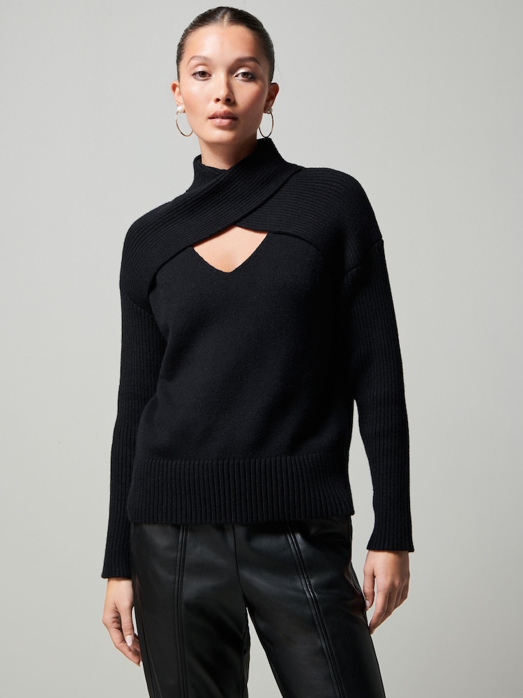 Czarny - Sweter ze zdobieniem i skrzyżowanym dekoltem - Obraz 1 z 1