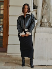 Schwarz - Geripptes, wadenlanges Kleid mit langen Ärmeln und U-Ausschnitt - Bild 2 von 6