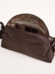 チョコレートブラウン - Lakeland Leather Elterwater カーブクロスボディバッグ - 画像 4 / 7
