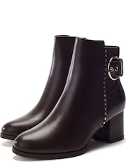 Moda in Pelle Brown Panay Round Toe Buckle Boots - Image 2 of 4