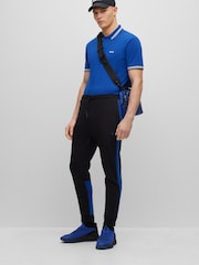 لون أزرق زاهٍ مع حافة ياقة باللون الأسود - BOSS Pallas 100% Cotton Polo Shirt - صورة 3 من 5