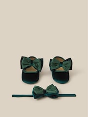 Conjunto de patucos y diadema de terciopelo con lazo para bebé Monsoon - Imagen 1 de 2