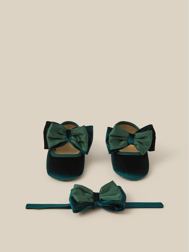 Conjunto de patucos y diadema de terciopelo con lazo para bebé Monsoon - Imagen 1 de 2 Conjunto de patucos y diadema de terciopelo con lazo para bebé Monsoon - Imagen 1 de 2