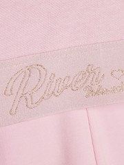 وردي - طقم من سويت شيرت بحزام خصر وبنطلون ضيّق من River Island - صورة 4 من 5