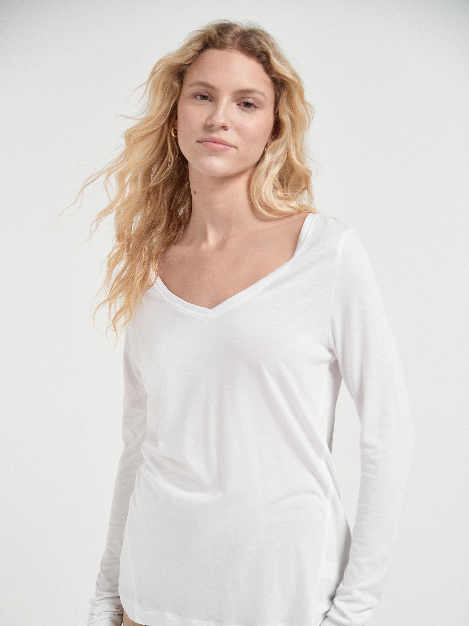 Long sleeve v neck shirt discount