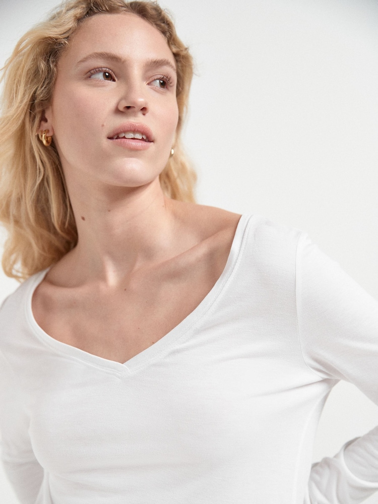 White Print Slouch V-Neck Long Sleeve T-Shirt - Image 4 of 5