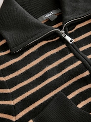 Black/Camel Brown Stripe - Supersoft piltuvėlio formos megztinis su užtrauktuku ant kaklo - 3 paveikslėlis iš 3