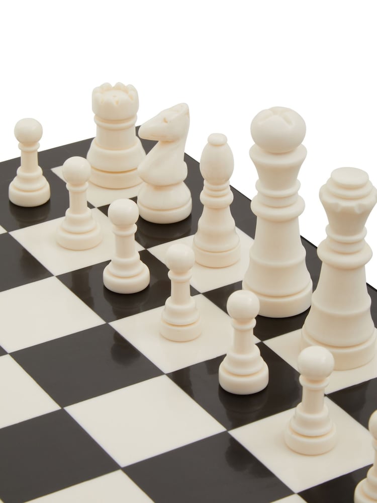 Fifty Five South Churchill Games Chess Set - Image 5 de 5