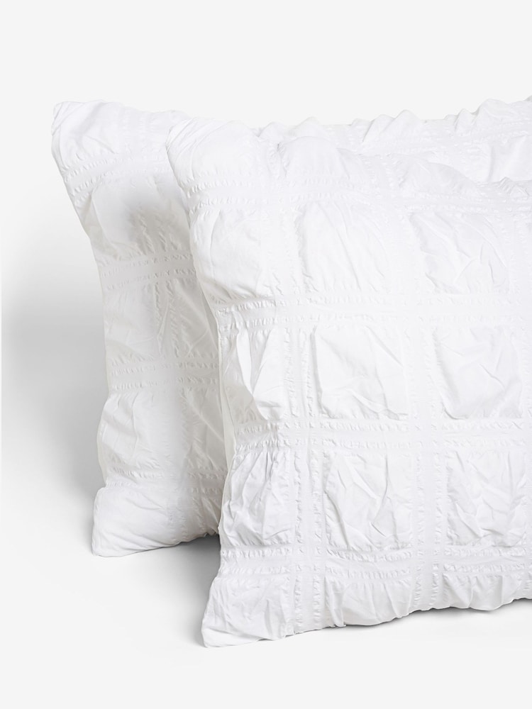White Seersucker Supersoft Textured Duvet Cover and Pillowcase Set - Image 4 of 4