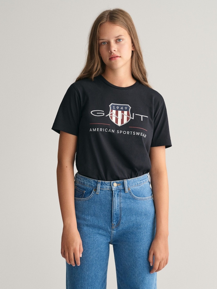 أسود - GANT Archive Shield Logo T-Shirt - صورة 1 من 6 أسود - GANT Archive Shield Logo T-Shirt - صورة 1 من 6