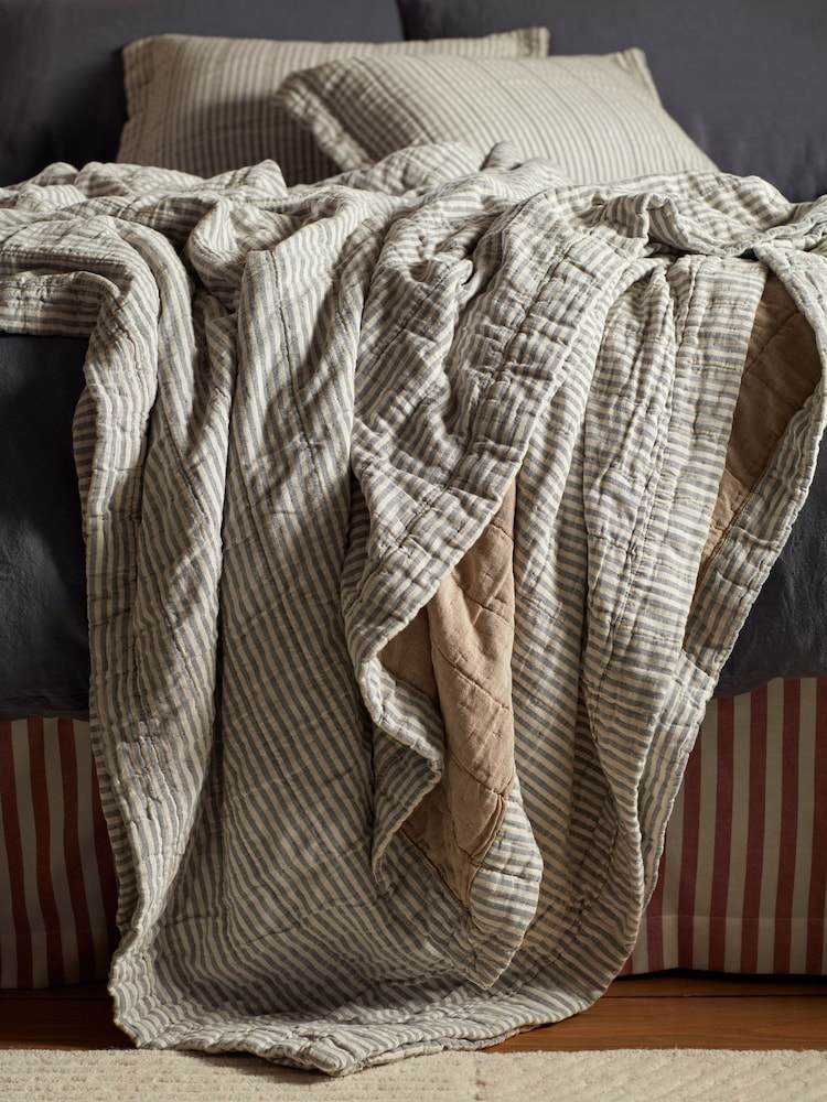 Secret Linen Store Sidney Stripe Quilted Throw - 4의 이미지 1
