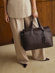 Шоколадно-коричневий - Katie Loxton Міланська ручна ткана сумка-кабіна - Image 3 of 9