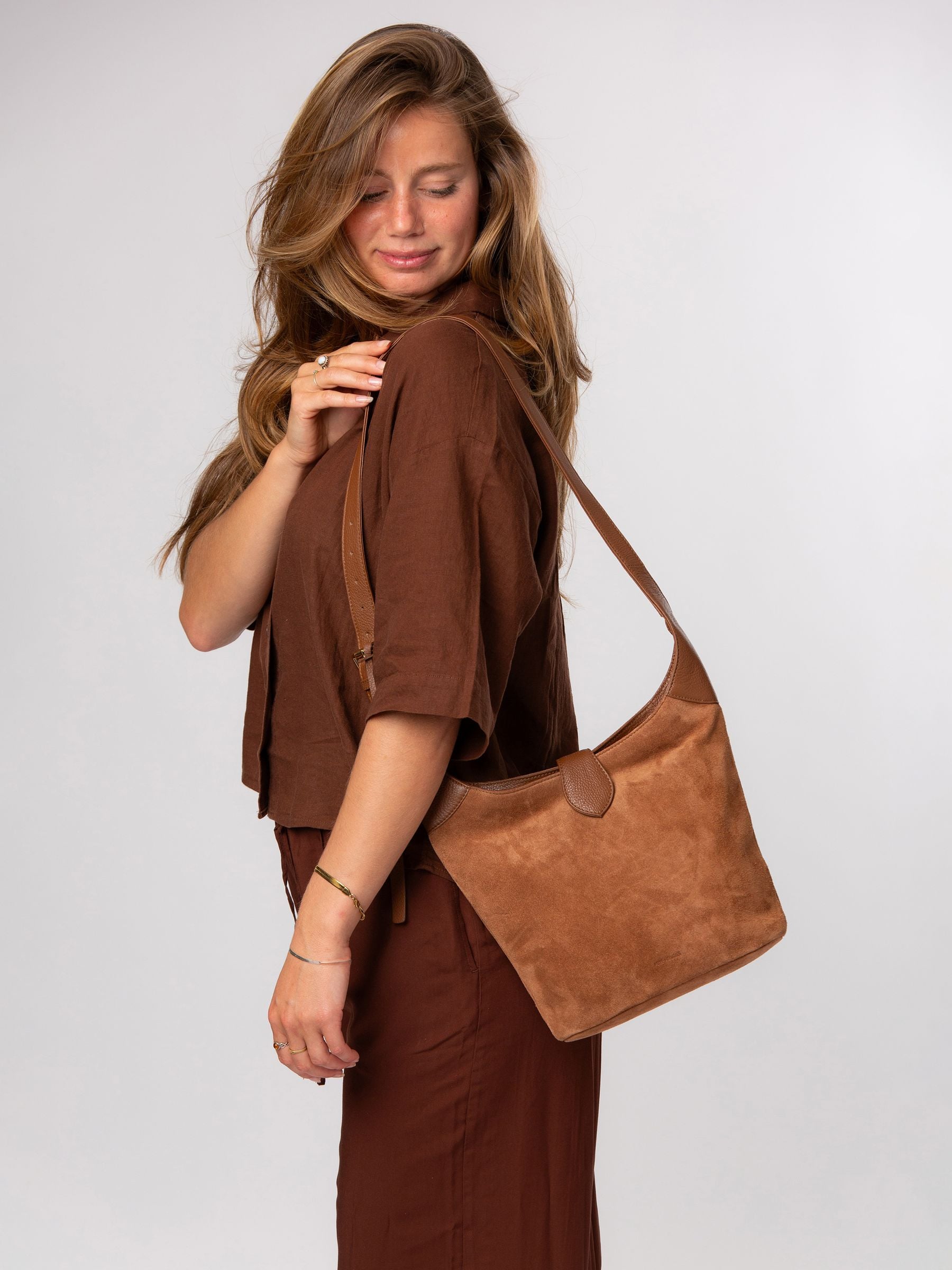 Pure Luxuries London Women's Tan Brown 'Aria' Suede Shoulder Bag
