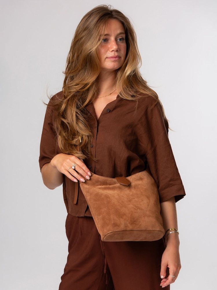 Pure Luxuries London Tan Brown 'Aria' Suede Shoulder Bag - Image 2 of 6 Pure Luxuries London Tan Brown 'Aria' Suede Shoulder Bag - Image 2 of 6