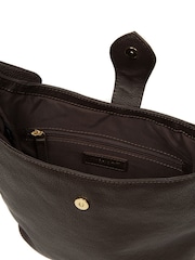Braun - Pure Luxuries London Aria Leder-Schultertasche - Bild 5 von 6