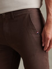 بني - من U.S. Polo Assn. بنطلون تشينو كلاسيكي - صورة 5 من 9