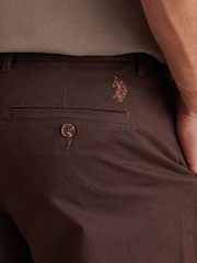 Қоңыр - U.S. Polo Assn. Бүктемелі алдыңғы жеңіл Chino шалбары - 9суретінің 2 суреті