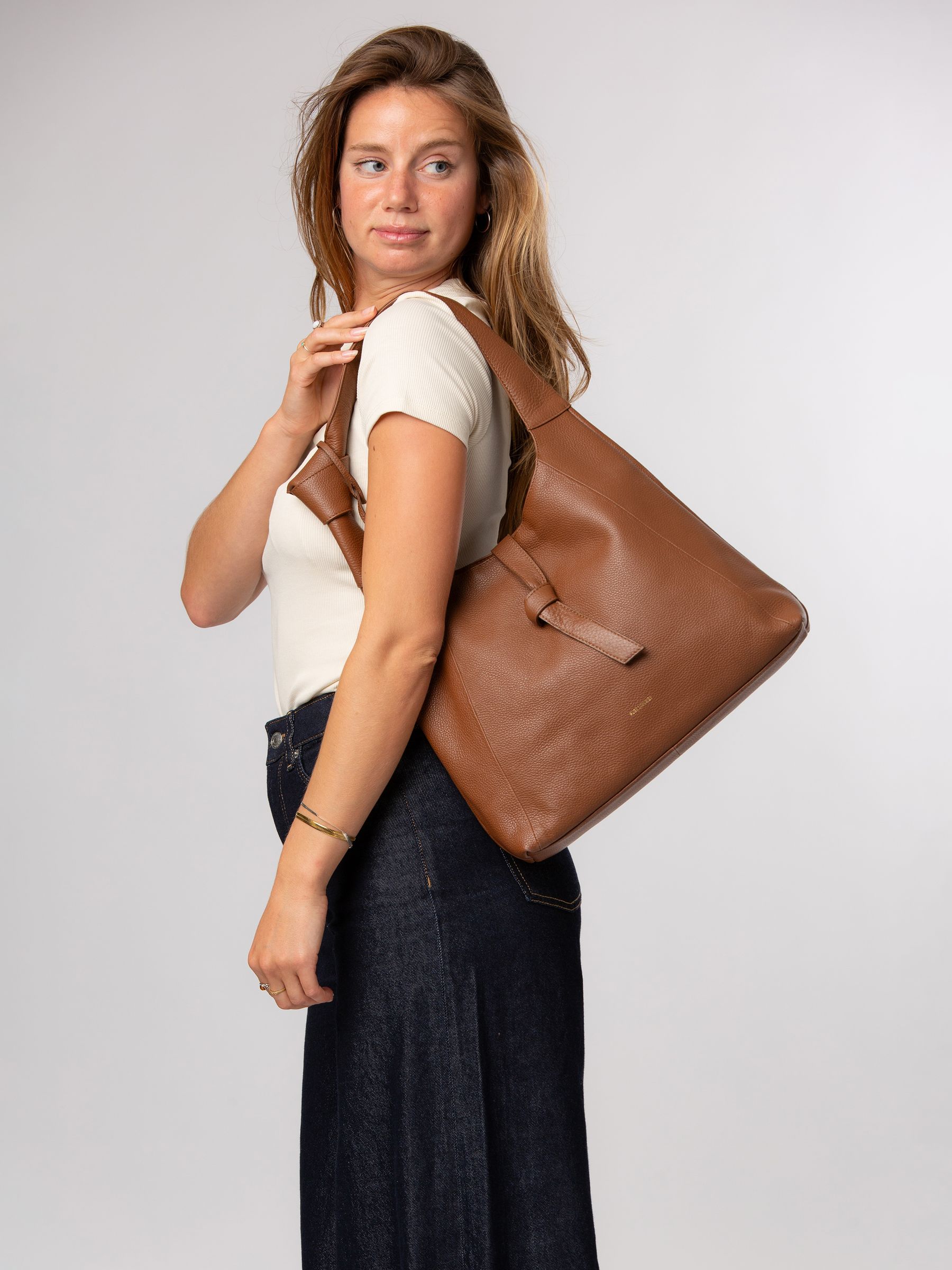Pure Luxuries London Women's Tan Brown 'Grace' Leather Shoulder Bag