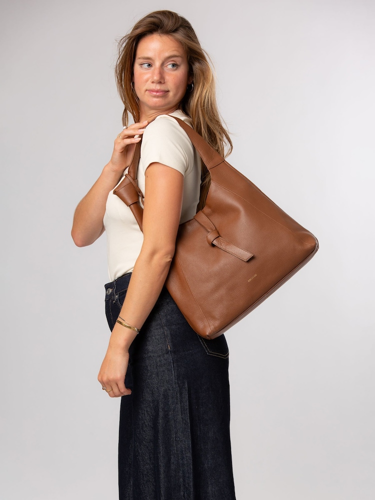 Pure Luxuries London Tan Brown 'Grace' Leather Shoulder Bag - Image 1 of 8 Pure Luxuries London Tan Brown 'Grace' Leather Shoulder Bag - Image 1 of 8