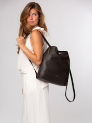 Braun - Pure Luxuries London Luxe Rucksack und Schultertasche aus Leder - Bild 1 von 12