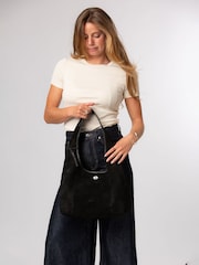 Pure Luxuries London Black 'Polly' Suede Shoulder Bag - Image 3 of 8