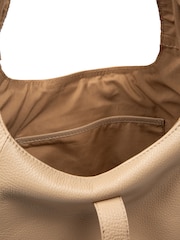 Pure Luxuries London Natural 'Grace' Leather Shoulder Bag - Image 6 of 7