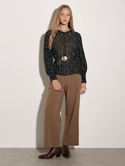 সবুজ - Apricot Snakeskin Chiffon Blouse - 4এর মধ্যে 3 ছবি