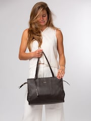 Pure Luxuries London Brown 'Elinor' Leather Tote Bag - Image 3 of 8